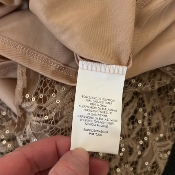 Lace Floral Semi Sheer Overlay Tan Sequin Midi Bubble Sleeve Dress Size 12 - Picture 11 of 11